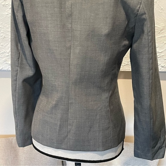J Crew Women's Gray Wool 3-Button Lined Blazer Made in Hong Kong Sz 2. - Picture 6 of 8
